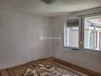 Eladó családi ház, Pécsett 28 M Ft, 3 szobás