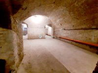 Eladó üzlethelyiség, VI. kerületben 120 M Ft