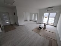 Eladó téglalakás, Mendén, Rét utcában 99 M Ft, 4 szobás