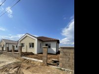 Eladó ikerház, Csörögön 99.9 M Ft, 4+1 szobás