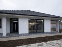 Eladó családi ház, Mikepércsen 129.9 M Ft, 4 szobás