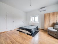 Eladó családi ház, Dunabogdányban 250 M Ft, 8 szobás