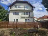 Eladó ikerház, Gödöllőn 224 M Ft, 7 szobás