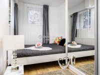 Eladó családi ház, XII. kerületben 395 M Ft, 14 szobás