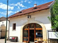 Eladó üzlethelyiség