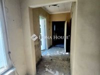 Eladó családi ház, Pécsett 19.9 M Ft, 5 szobás