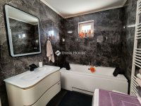 Eladó családi ház, Vecsésen 73.5 M Ft, 7 szobás