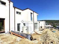 Eladó ikerház, III. kerületben 196 M Ft, 3+1 szobás