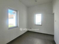 Eladó üzlethelyiség, Jászberényben 79 M Ft