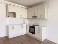 Eladó panellakás, Pécsett 64.9 M Ft, 3 szobás