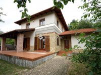 Eladó családi ház, Budajenőn 160 M Ft, 7 szobás