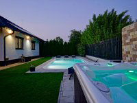 Eladó családi ház, Dunakeszin 349 M Ft, 7 szobás