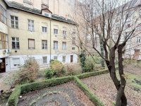 Eladó téglalakás, VI. kerületben 64.9 M Ft, 1 szobás