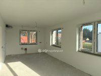 Eladó téglalakás, Balatonakarattyán 136.9 M Ft, 4 szobás