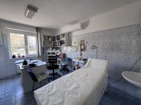 Eladó üzlethelyiség, Komlón 49.9 M Ft, 3 szobás