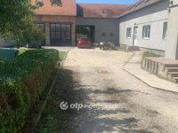 Eladó családi ház, Pápán 129 M Ft, 10 szobás