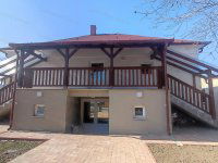 Eladó hotel, Cserkeszőlőn 109 M Ft, 6 szobás