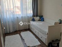 Eladó téglalakás, Szegeden 96 M Ft, 2+2 szobás