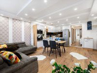 Eladó családi ház, XII. kerületben 395 M Ft, 14 szobás