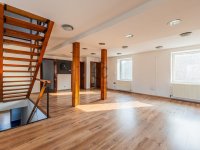 Eladó családi ház, XV. kerületben 289 M Ft, 8 szobás