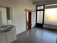 Eladó üzlethelyiség, Nyíregyházán, Petőfi téren 9.8 M Ft