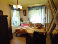 Eladó családi ház, Úrin 260 M Ft, 8 szobás