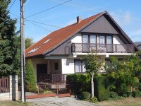 Eladó családi ház, Balatonföldváron 114.9 M Ft, 6 szobás