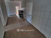 Eladó családi ház, Pápán 249 M Ft, 9+11 szobás