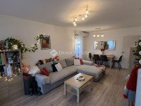 Eladó panellakás, Pécsett 66.5 M Ft, 3 szobás