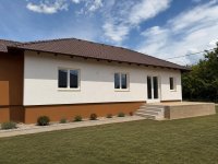 Eladó családi ház, Csörögön 93.5 M Ft, 4 szobás
