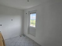 Eladó panellakás, Komlón 31.9 M Ft, 3 szobás