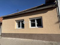 Eladó családi ház, Esztergomban 52.8 M Ft, 3 szobás