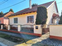 Eladó családi ház, Bezenyén 66.66 M Ft, 2 szobás