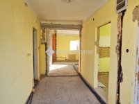 Eladó családi ház, Pécsett 54.99 M Ft, 3 szobás