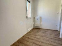 Eladó panellakás, Pécsett 51.9 M Ft, 3 szobás