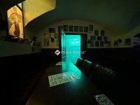 Eladó üzlethelyiség, VI. kerületben 150 M Ft