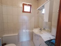 Eladó családi ház, Vértesbogláron 89.9 M Ft, 8 szobás