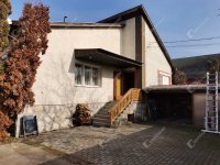 Eladó családi ház, Komáromban 52 M Ft, 5 szobás