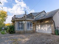 Eladó családi ház, Szentendrén 449 M Ft, 8+1 szobás