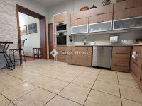 Eladó családi ház, Szegeden 210 M Ft, 6 szobás