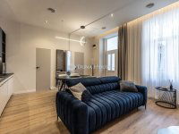 Eladó téglalakás, VI. kerületben 120 M Ft, 3 szobás