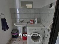 Eladó családi ház, Pápán 129 M Ft, 10 szobás