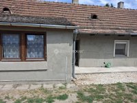 Eladó családi ház, Bicskén, Petőfi téren 66 M Ft, 6 szobás