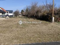 Eladó telek
