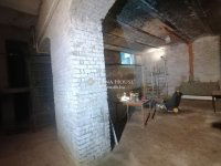 Eladó üzlethelyiség