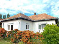 Eladó családi ház, Balatonfenyvesen 79.264 M Ft, 3 szobás