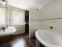 Eladó családi ház, III. kerületben 429 M Ft, 7 szobás