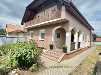 Eladó családi ház, Balatonlelleén 129.9 M Ft, 6 szobás