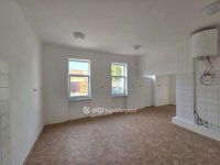 Eladó üzlethelyiség