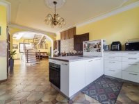 Eladó ikerház, III. kerületben 239 M Ft, 6 szobás